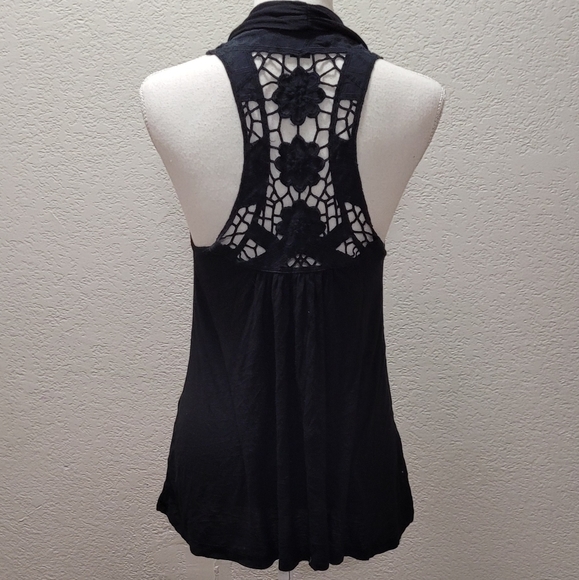 Black Sleeveless Cardigan - Picture 2 of 4